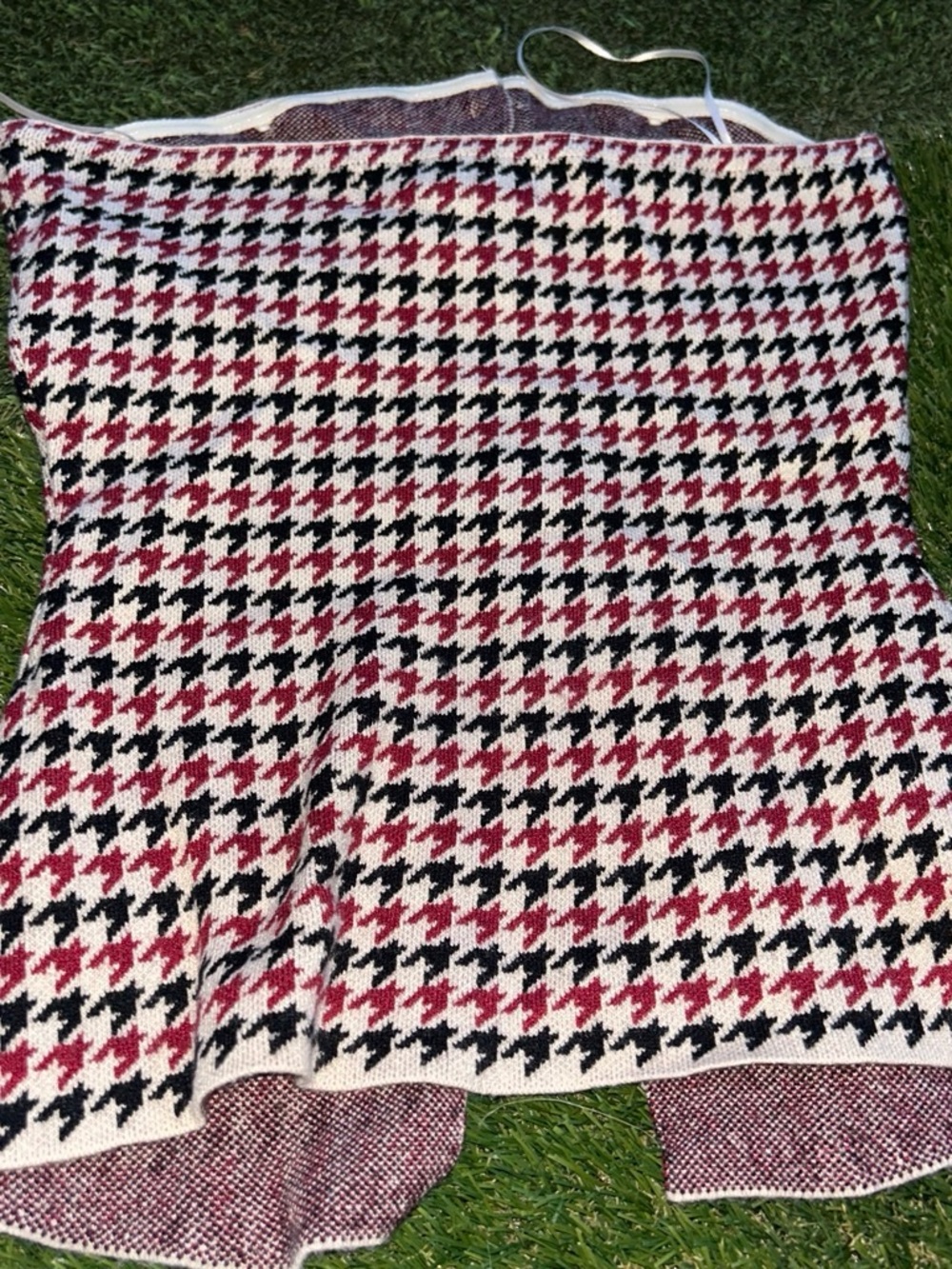 Womens Red Black White Houndstooth Button-Front Crop Top - Picture 3 of 4